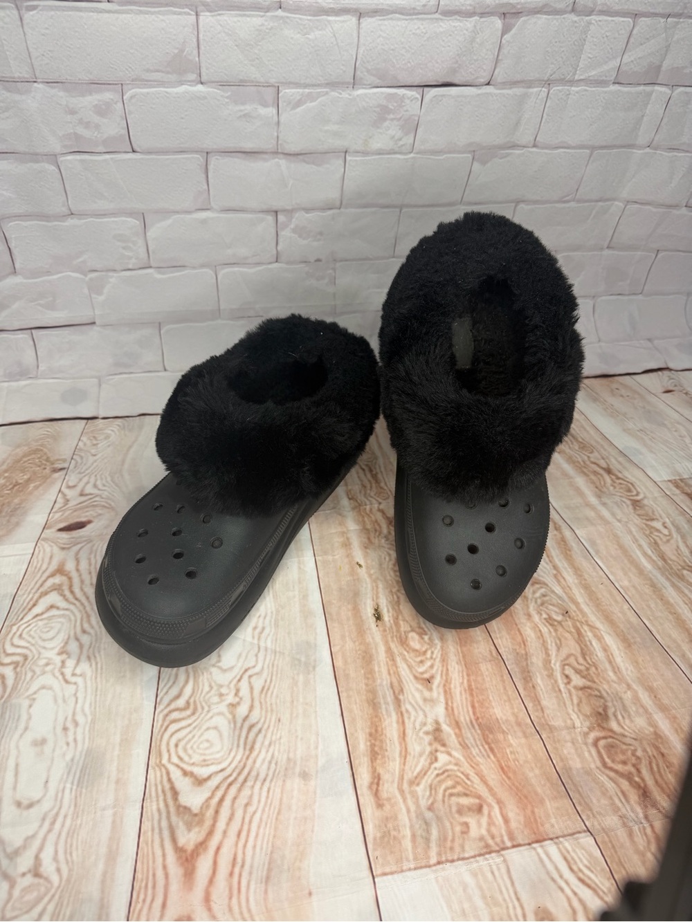 Crocs Black Faux Fur Slide Clogs Women’s Size 9 / Men’s Size 7 - Picture 2 of 8